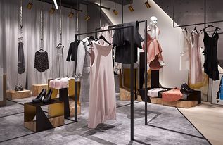 德阳专业服装店设计公司卓巧装饰 引领服装零售空间设计新潮流