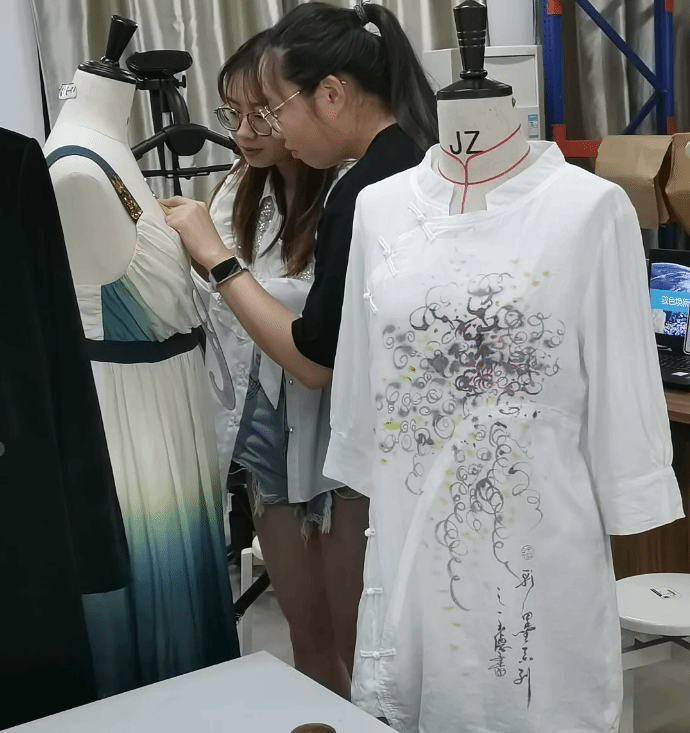 厚德自强的嘉职学子之二十八 未毕业，先创业！服装设计新锐的追梦之路